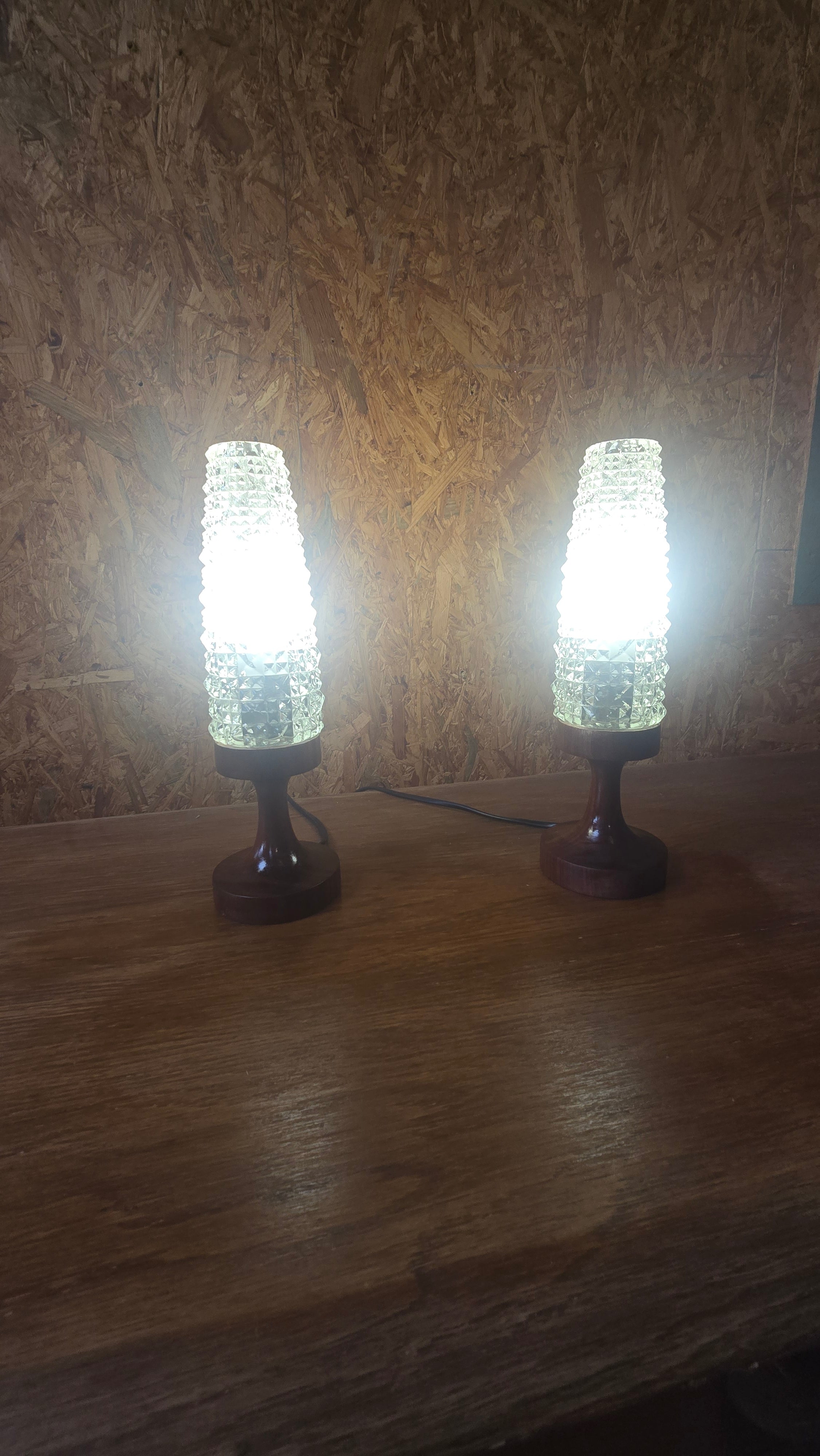 Paire de Lampes à Poser – Teck & Verre Pressé (Circa 1960)