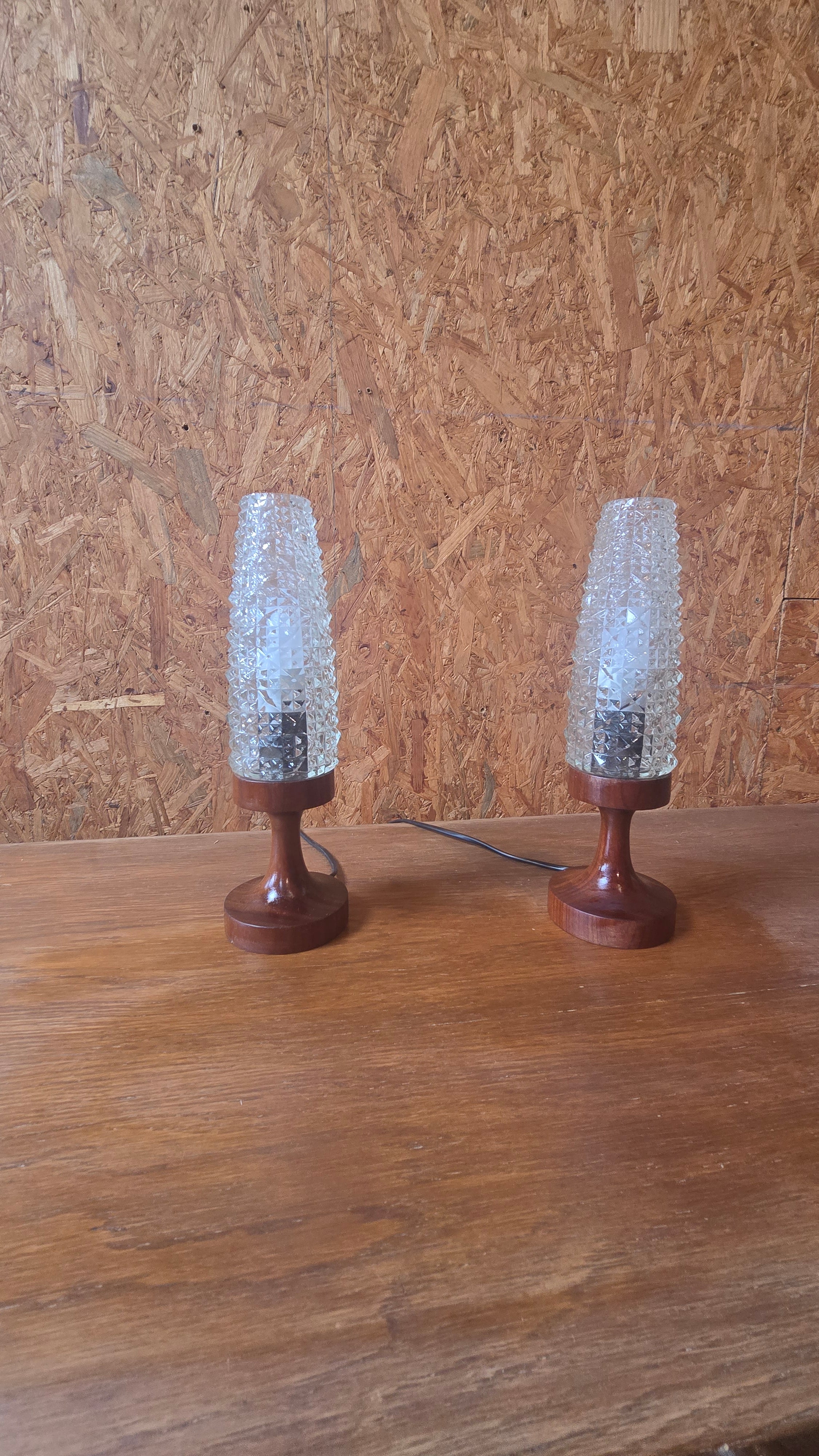 Paire de Lampes à Poser – Teck & Verre Pressé (Circa 1960)