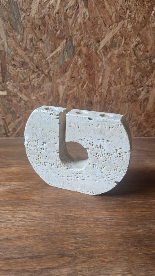 Bougeoir Sculptural en Travertin – Enzo Mari (Circa 1970)